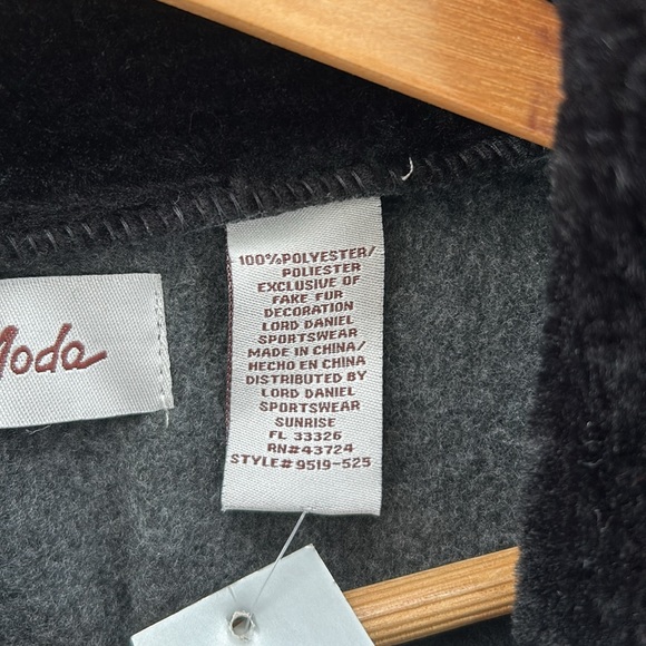 Le Moda Buckle Wrap Cape Heather Gray Faux Fur Collar Pockets One Size NWT - Picture 5 of 5